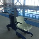 кресло для погружения в воду для людей с ограниченными возможностями